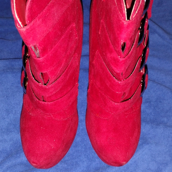 Shoes - Picture 3 of 4